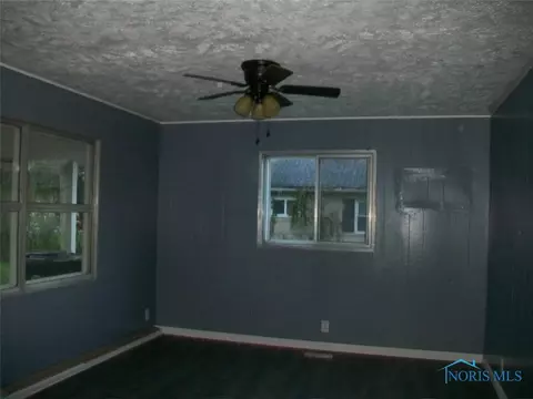 402 Dickens Dr, Toledo, OH 43607 photo 3