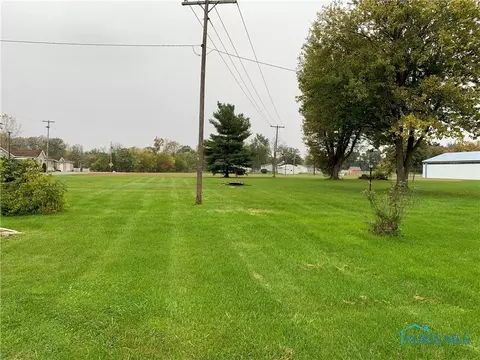 706 E Wayne St, Paulding, OH 45879 photo 3