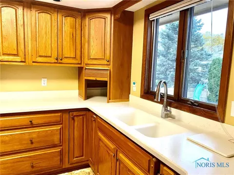 2211 Willowtree Ln, Maumee, OH 43537 photo 17