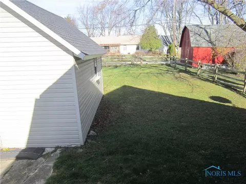 309 E Union St, Walbridge, OH 43465 photo 2