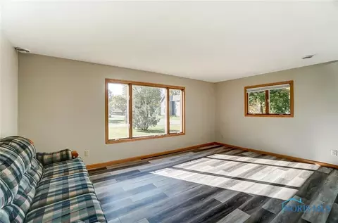 304 E Hueston St, Forest, OH 45843 photo 8