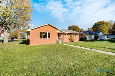 304 E Hueston St, Forest, OH 45843 photo 2