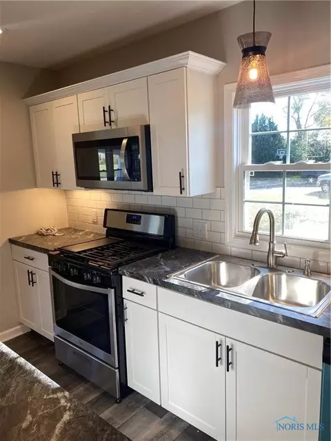 28619 E Broadway St, Walbridge, OH 43465 photo 7