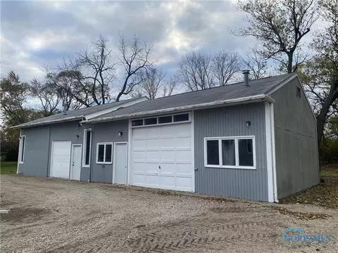 28619 E Broadway St, Walbridge, OH 43465 photo 3