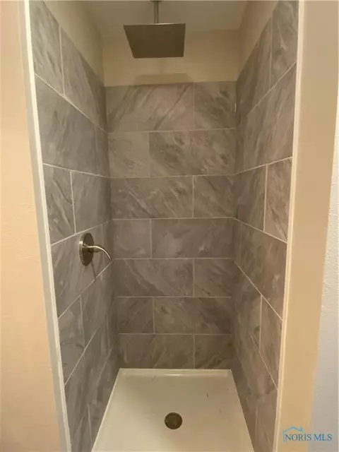 28619 E Broadway St, Walbridge, OH 43465 photo 16