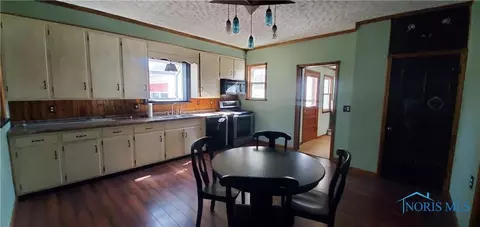 315 E Main St, Wayne, OH 43466 photo 3