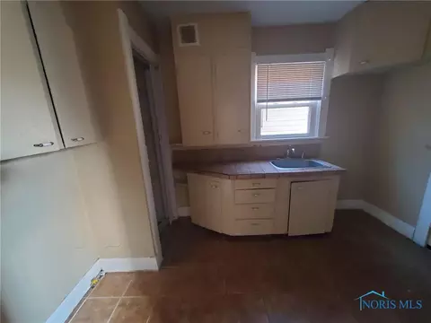 1925 Barrows St, Toledo, OH 43613 photo 6
