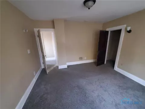 1925 Barrows St, Toledo, OH 43613 photo 11