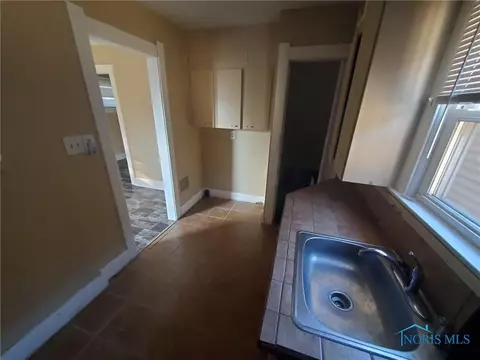1925 Barrows St, Toledo, OH 43613 photo 5