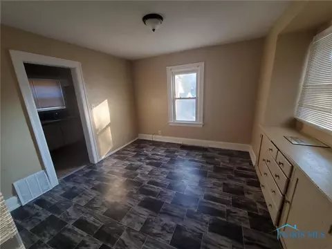 1925 Barrows St, Toledo, OH 43613 photo 3