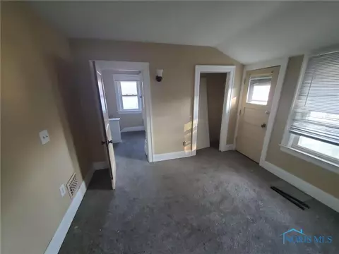 1925 Barrows St, Toledo, OH 43613 photo 9