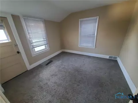 1925 Barrows St, Toledo, OH 43613 photo 8