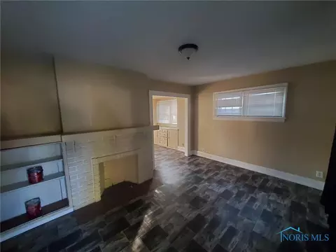 1925 Barrows St, Toledo, OH 43613 photo 2