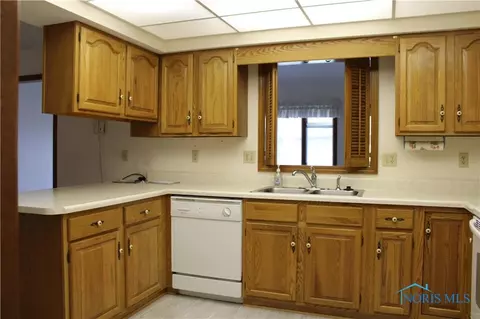 2108 Cobblestone Dr, Findlay, OH 45840 photo 9