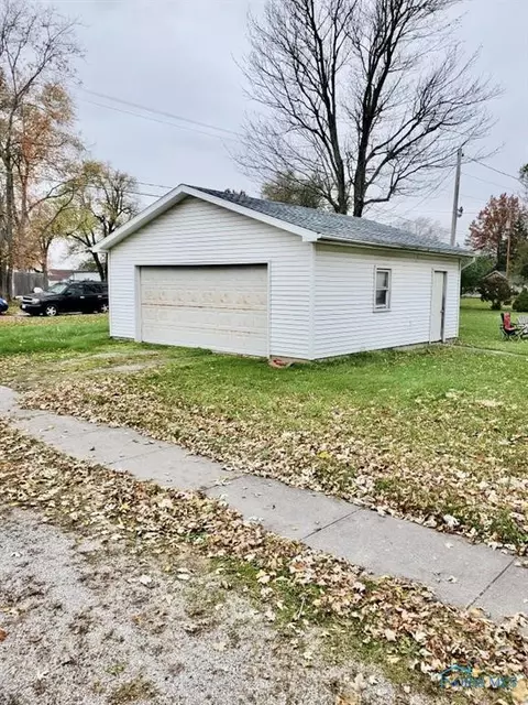 304 Smith St, Holgate, OH 43527 photo 2