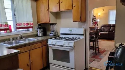 2276 Forrer St, Toledo, OH 43607 photo 7