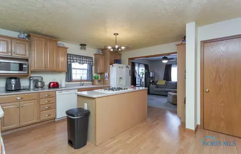 125 Robert Ave, Bellevue, OH 44811 photo 13