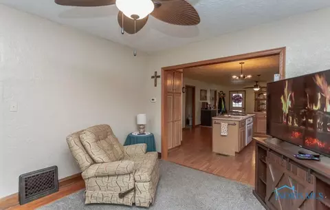 125 Robert Ave, Bellevue, OH 44811 photo 6
