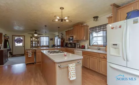 125 Robert Ave, Bellevue, OH 44811 photo 9