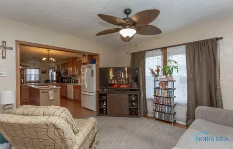 125 Robert Ave, Bellevue, OH 44811 photo 5