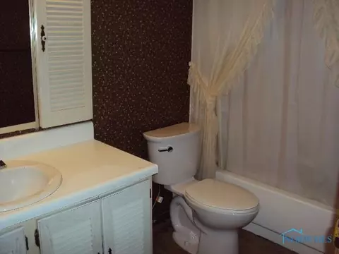 1315 Colonial Ln, Bryan, OH 43506 photo 6