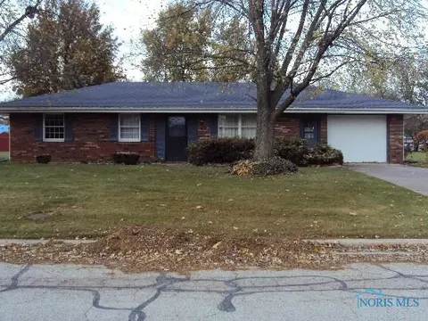 1315 Colonial Ln, Bryan, OH 43506 photo 1