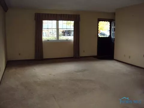 1315 Colonial Ln, Bryan, OH 43506 photo 2