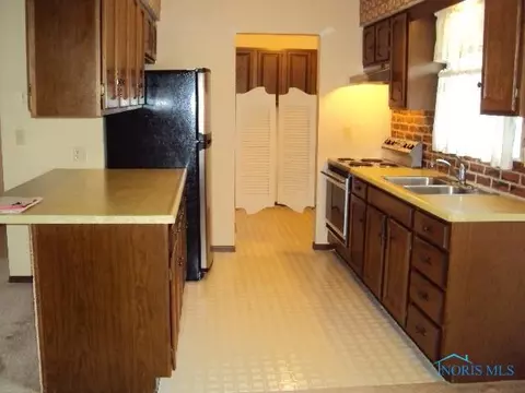 1315 Colonial Ln, Bryan, OH 43506 photo 3