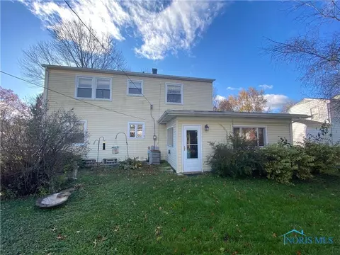 657 Dussel Dr, Maumee, OH 43537 photo 2