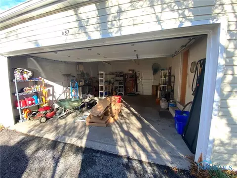 657 Dussel Dr, Maumee, OH 43537 photo 4