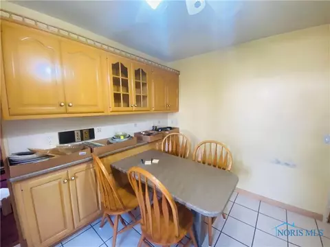 657 Dussel Dr, Maumee, OH 43537 photo 9