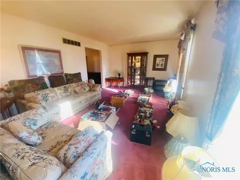 657 Dussel Dr, Maumee, OH 43537 photo 6
