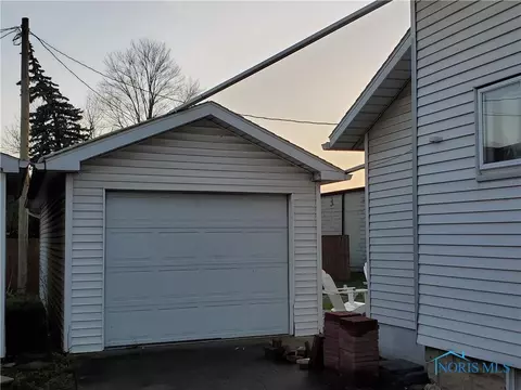 876 E High St, Bryan, OH 43506 photo 2