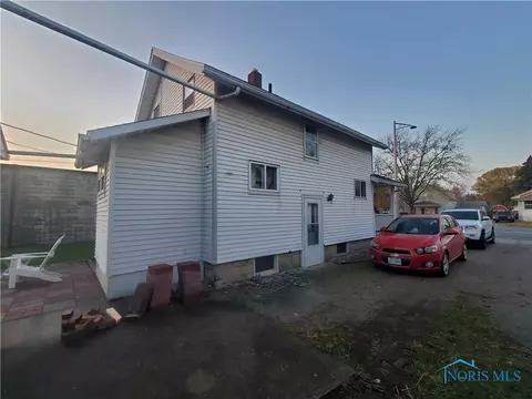 876 E High St, Bryan, OH 43506 photo 3