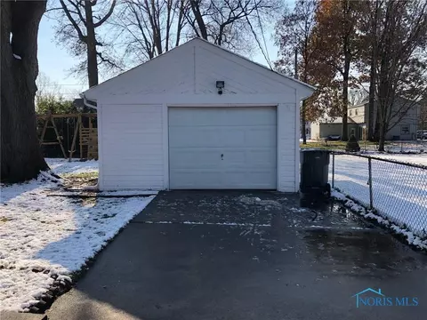 4543 Thackeray Rd, Maumee, OH 43537 photo 4