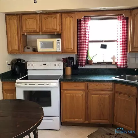 4543 Thackeray Rd, Maumee, OH 43537 photo 15