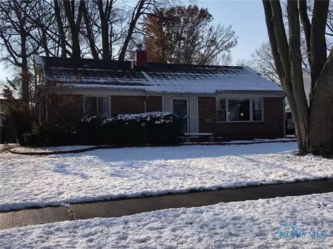 4543 Thackeray Rd, Maumee, OH 43537 photo 2