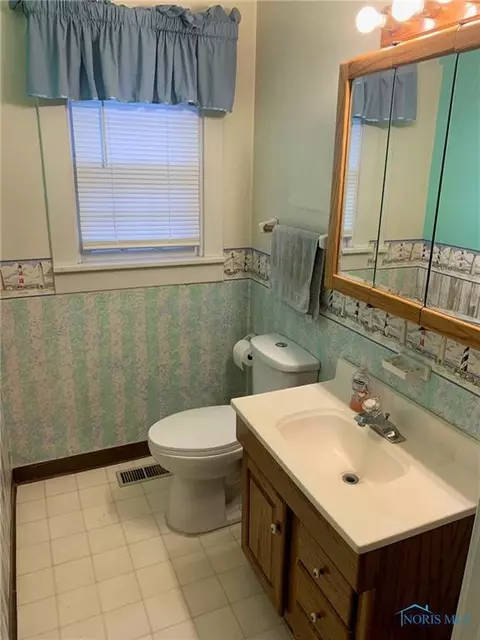 885 E High St, Bryan, OH 43506 photo 15