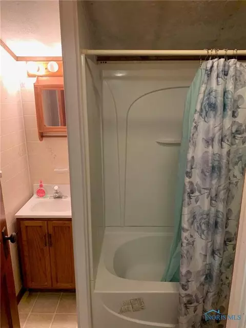 885 E High St, Bryan, OH 43506 photo 14