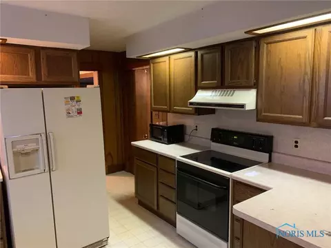 885 E High St, Bryan, OH 43506 photo 8
