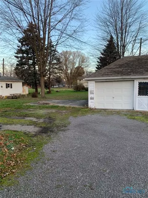 885 E High St, Bryan, OH 43506 photo 16