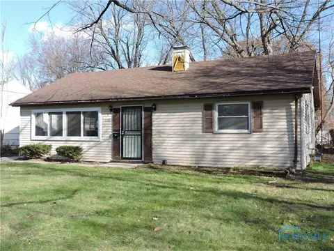 110 Dickens Dr, Toledo, OH 43607 photo 1