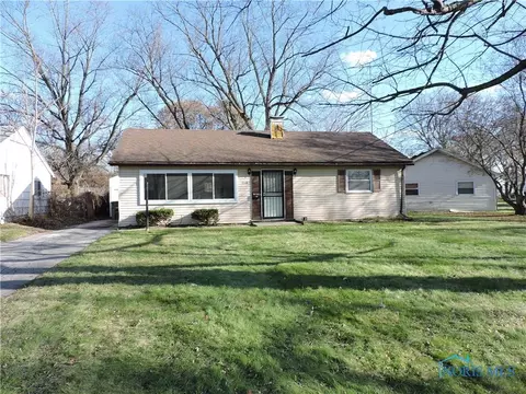 110 Dickens Dr, Toledo, OH 43607 photo 2