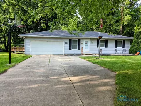3176 Circle Dr, Delta, OH 43515 photo 1