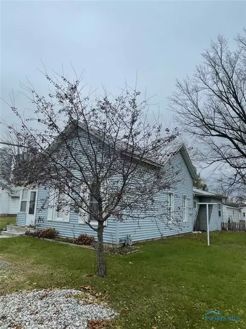 205 S Cherry St, Fayette, OH 43521 photo 2