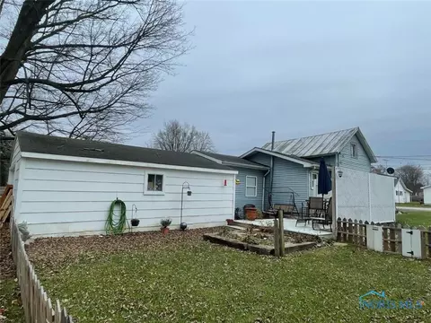 205 S Cherry St, Fayette, OH 43521 photo 5