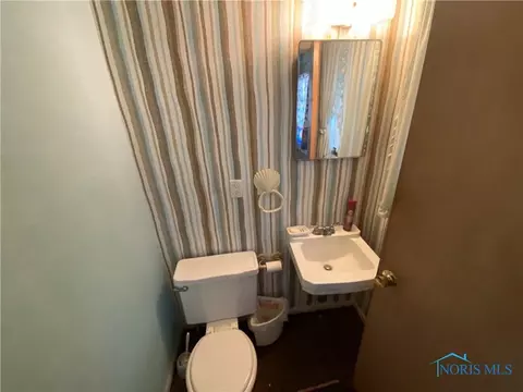 205 Warner St, Walbridge, OH 43465 photo 9