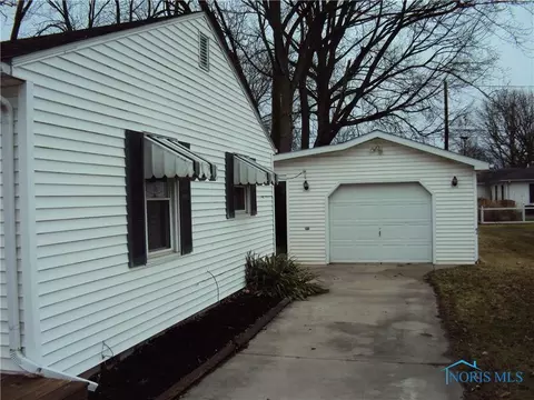 739 N Walnut St, Paulding, OH 45879 photo 5