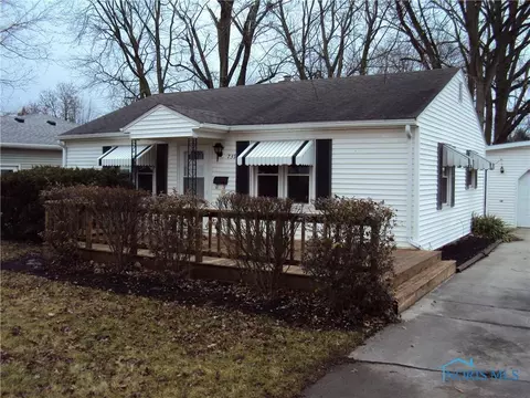 739 N Walnut St, Paulding, OH 45879 photo 2