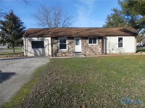 1001 Halbedel Dr, Upper Sandusky, OH 43351 photo 2